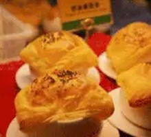 French Mushroom Soup in Pastry Crust
