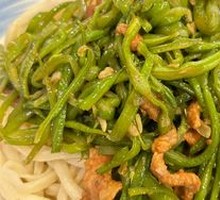 Stir-Fried Bean Noodles with Pork Shreds