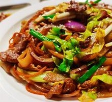 Stir-Fried Beef Rice Noodles