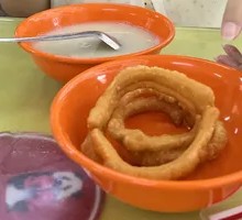Soybean Juice with Fried Dough Rings