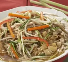Stir-fried Rice Noodles with Egg and Shredded Pork