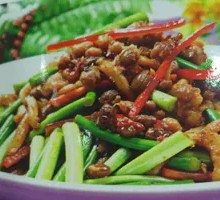 Garlic Shoots with Pork in Rice