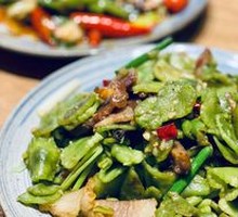 Crispy Lettuce Stir-Fried with Preserved Pork