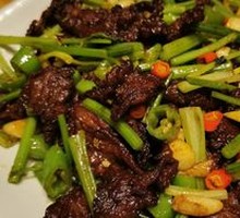 Stir-Fried Beef with Yellow Onion
