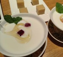Beijing Yogurt with Honeycomb Honey