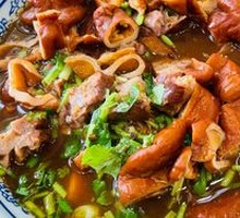 Braised Pork with Steamed Bun