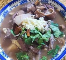 Beijing-style Braised Pork with Intestines