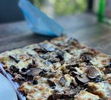 松露蘑菇薄饼