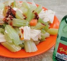 Celery with Yellow Skin Tofu Shreds