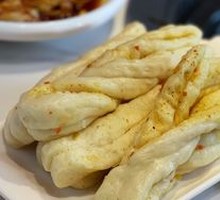 Flower-shaped steamed bun
