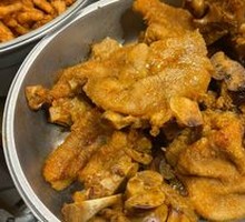 Braised Pig's Feet with Crispy Skin