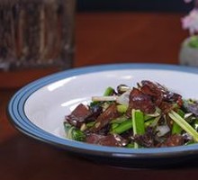 Stir-fried腊牛肉 with Green Garlic