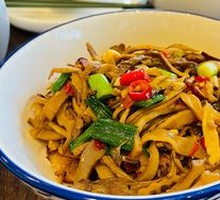 Stir-fried smoked bamboo shoots with preserved pork