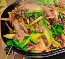 Beijing-style grilled lamb on a hot iron
