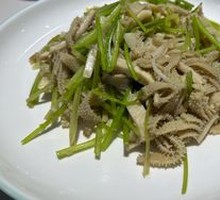 Stir-fried Scallion with Fish Balls