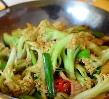 Spicy Stir-Fried Organic Cauliflower