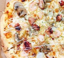 Spicy Crawfish & Tender Chicken Pizza