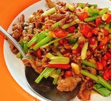 Stir-Fried Beef with Yellow Onion