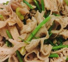 Stir-fried Scallion with Fish Balls