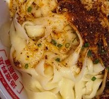 Classic Oil-Poured Noodles