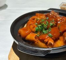 Aunt's Braised Pig Trotters