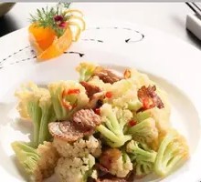 Stir-Fried Meat with Organic Cauliflower