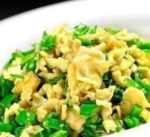 Stir-Fried Eggs with Green Peppers