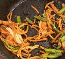 Beijing-style Braised Noodles with Green Beans