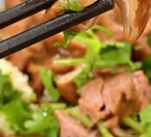 Braised Pork and Steamed Bun