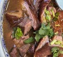 Premium Braised Pork with Fried Buns