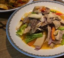 Tear-Split Spicy Pepper Chicken