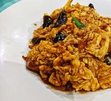 Sour Stir-Fried Egg with Wood Ear Mushrooms