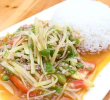 Green Pepper and Potato Shredded Pork Rice Bowl