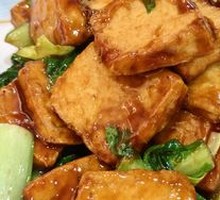 Bok choy stir-fried with tofu