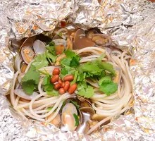 Clam Noodle Pot