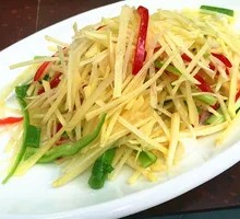 Stir-Fried Potato Shreds with Green Chili