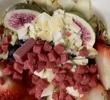 Strawberry Smoothie Bowl