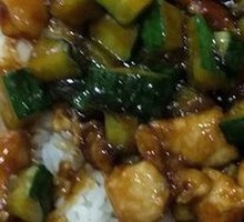 Sauce-Braised Chicken Rice Bowl