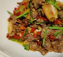 Stir-Fried Beef with Yellow Onion