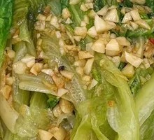 Garlic Stir-Fried Lettuce
