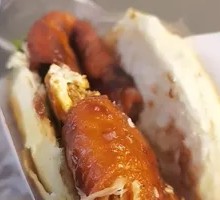 烧饼夹里脊夹鸡蛋