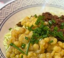 Neijiang Pea and Pork Noodles