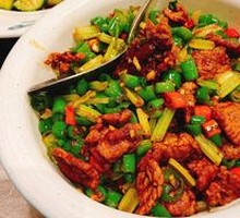 Stir-Fried Beef with Yellow Onion