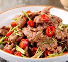 Stir-Fried Beef with Yellow Onion