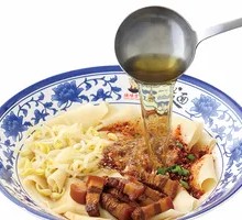 Braised Pork Oil-Splashed Noodles