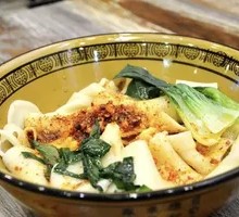 Traditional Oil-Poured Noodles