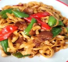 Stir-Fried Pork with Chili and Noodles