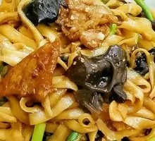 Pan-fried Meat Noodles