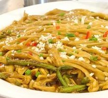 Bean Pod Stew with Steamed Buns