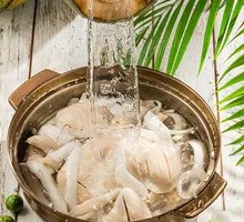Bamboo Fungus Coconut Chicken